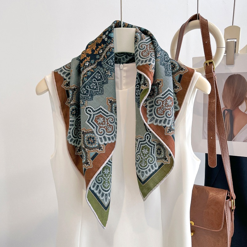 Central Compass Perski Kwadrat – Shawl Wrap Winter recenzja i cena